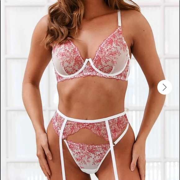 👙 Pink Floral Lace Lingerie Set👙 - Picture 1 of 9